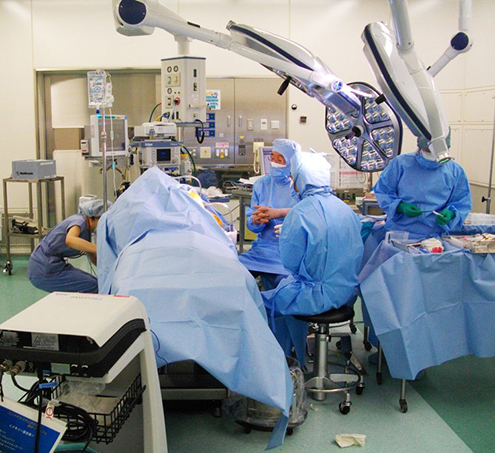 日本赤十字社医療センター整形外科センター長久野木 順一 医師の手術風景