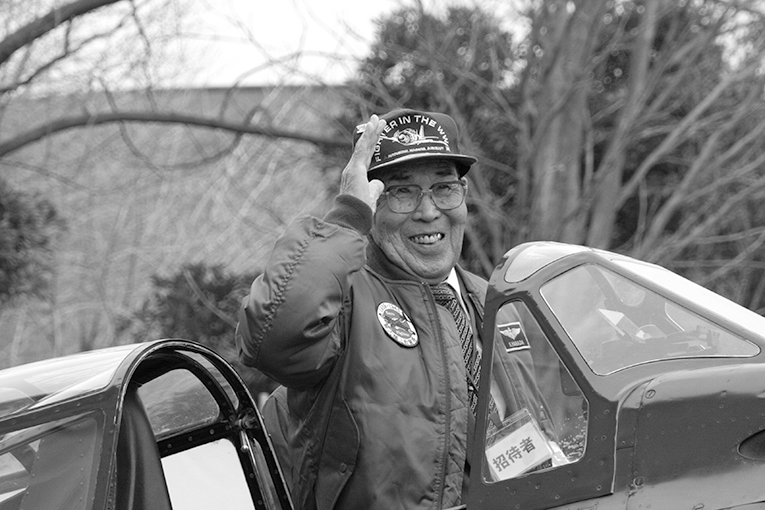 コックピットの中の原田さん コックピットの中の原田さん